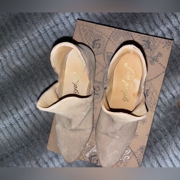 Free people tan suede double v boots. Great condition. - Picture 4 of 8